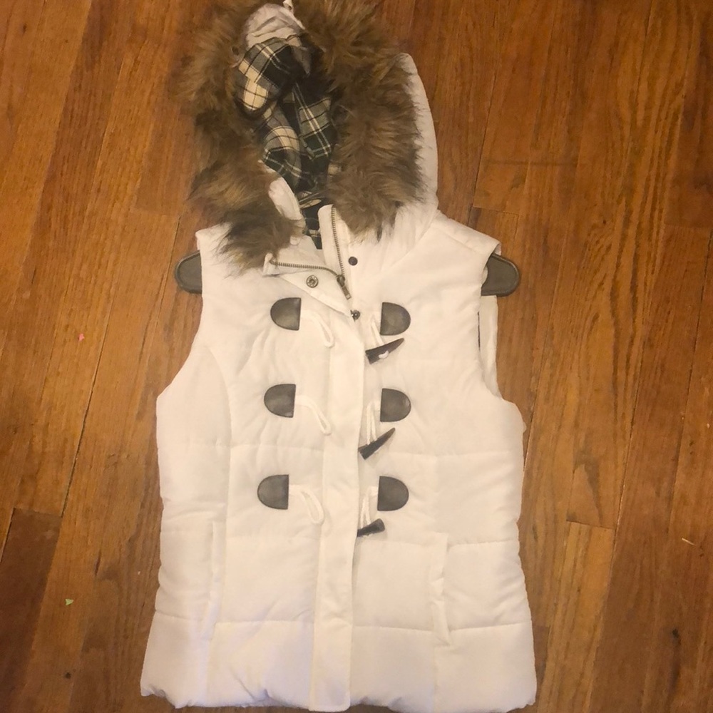 Women’s white puff vest